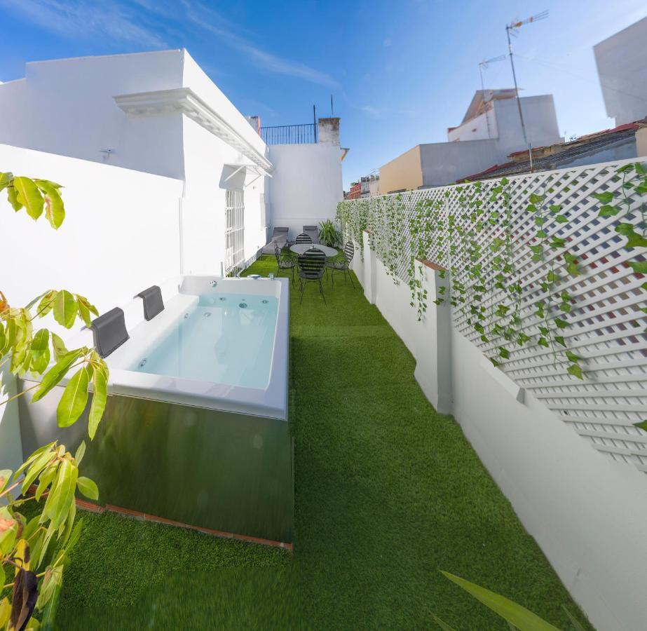 Downtown Apartment With Private Terrace & Jacuzzi Sevilla Kültér fotó